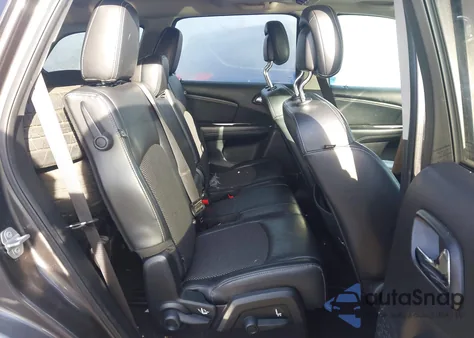 2020 Dodge Journey Crossroad z USA, uszkodzony, nr VIN 3C4PDCGB6LT272989